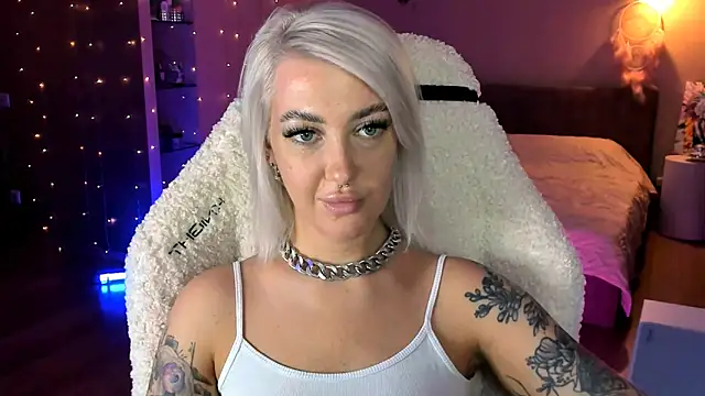 tykioty Miley online show from 10.31.25