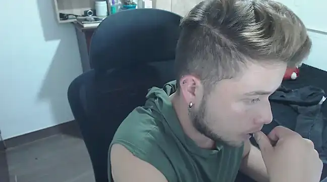 Snapshot of JOHANLEON1 chatting on 03.14.25 JOHANLEON1 online show from 03.14.25