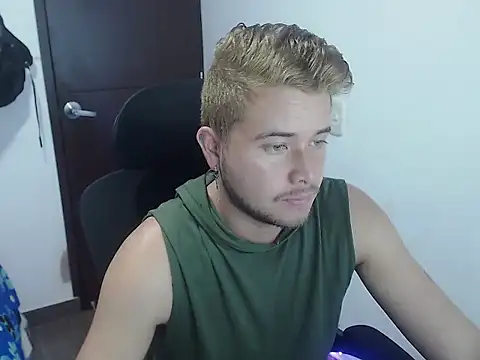 Snapshot of JOHANLEON1 chatting on 10.10.25 JOHANLEON1 online show from 10.10.25