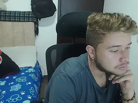 Snapshot of JOHANLEON1 chatting on 10.21.25 JOHANLEON1 online show from 10.21.25