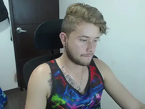 Snapshot of JOHANLEON1 chatting on 10.24.25 JOHANLEON1 online show from 10.24.25