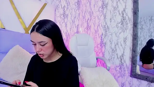Snapshot of Athziry_ chatting on 12.16.24 Athziry online show from 12.16.24