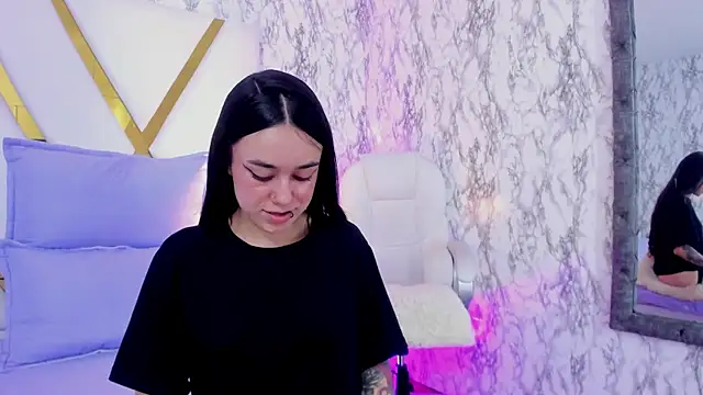 Snapshot of Athziry_ chatting on 12.17.24 Athziry online show from 12.17.24