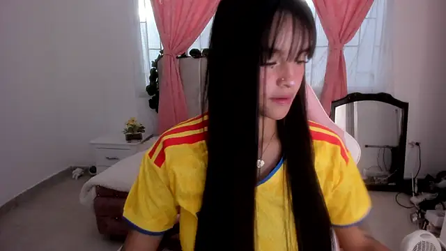 Snapshot of keiilaa chatting on 06.17.26 keiilaa online show from 06.17.26