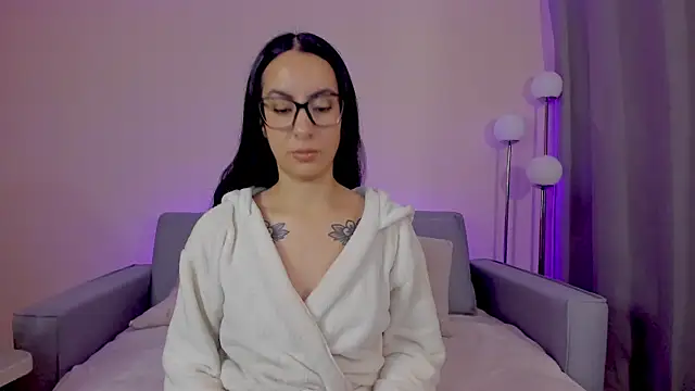 miadaniells hot online show from 04.21.26