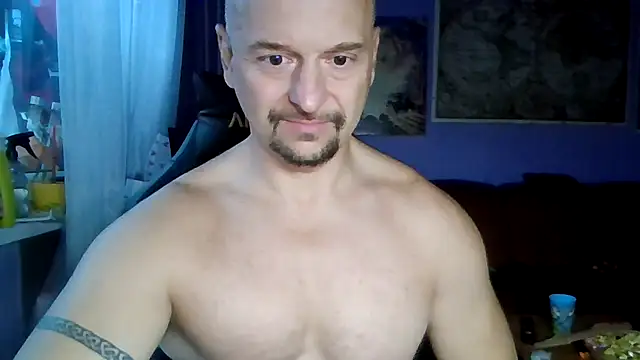 Snapshot of Sports-beast chatting on 10.24.25 Sports-beast online show from 10.24.25