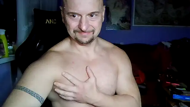 Snapshot of Sports-beast chatting on 11.22.25 Sports-beast online show from 11.22.25