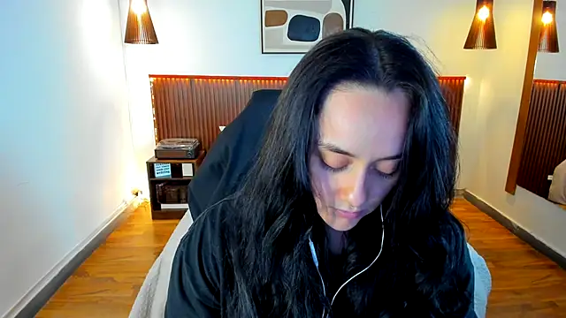 KatherineBond online show from 10.10.25