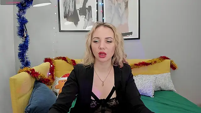 Snapshot of EvaMoran chatting on 12.21.24 EvaMoran online show from 12.21.24