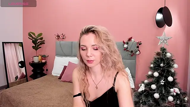 Snapshot of EvaMoran chatting on 12.30.24 EvaMoran online show from 12.30.24