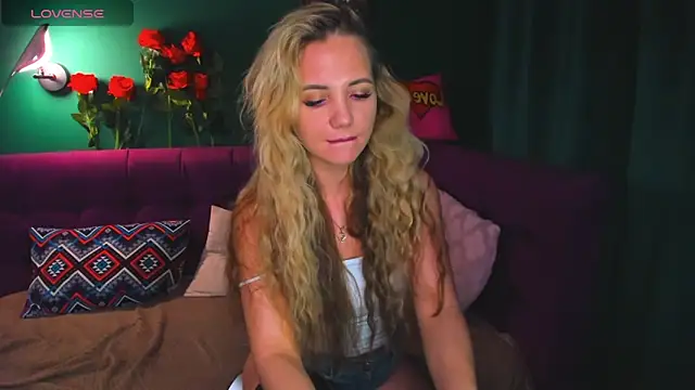Snapshot of EvaMoran chatting on 02.09.25 EvaMoran online show from 02.09.25
