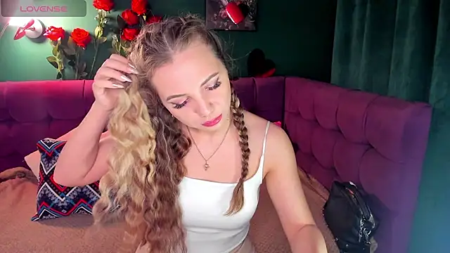 Snapshot of EvaMoran chatting on 02.23.25 EvaMoran online show from 02.23.25