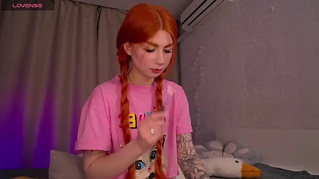 Snapshot of Evaa_Moonn_ chatting on 03.17.25 Evaa Moonn  online show from 03.17.25