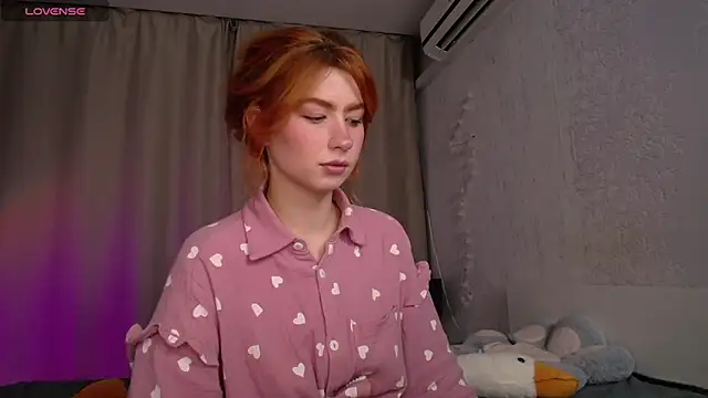 Snapshot of Evaa_Moonn_ chatting on 10.14.25 Evaa Moonn  online show from 10.14.25