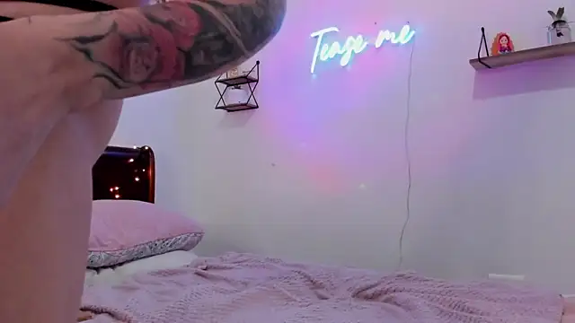 Manuela monroe online show from 12.03.25