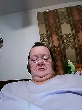 Snapshot of Bayou_Woman68 chatting on 04.13.26 Bayou Woman68 online show from 04.13.26