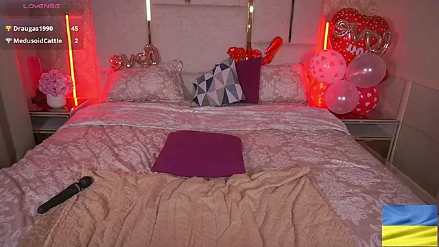 SusieWood online show from 02.14.25