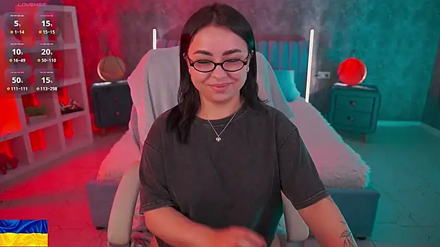 Snapshot of SusieWood chatting on 05.21.26 SusieWood online show from 05.21.26