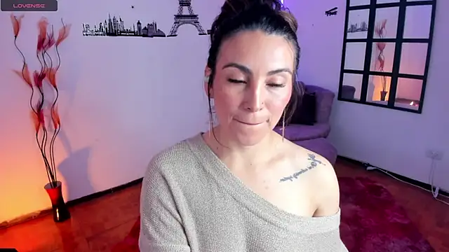 Snapshot of Elizabeth_taylor_b chatting on 03.18.25 Elizabeth taylor b online show from 03.18.25