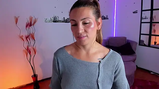 Snapshot of Elizabeth_taylor_b chatting on 05.28.26 Elizabeth taylor b online show from 05.28.26