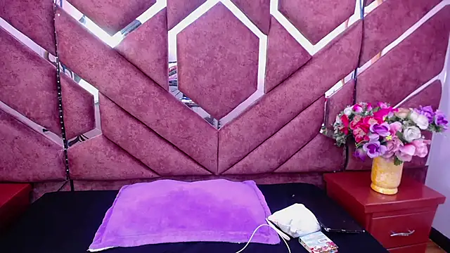 Snapshot of milly_print chatting on 12.18.24 milly print online show from 12.18.24