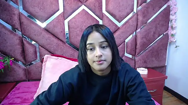 Snapshot of milly_print chatting on 02.14.25 milly print online show from 02.14.25