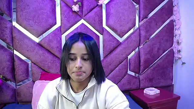 Snapshot of milly_print chatting on 02.19.25 milly print online show from 02.19.25