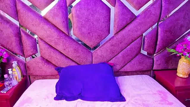 Snapshot of milly_print chatting on 09.09.25 milly print online show from 09.09.25