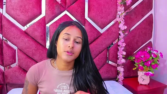 Snapshot of milly_print chatting on 10.08.25 milly print online show from 10.08.25