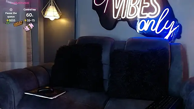 Snapshot of LOLIITA__LOVE chatting on 03.20.25 LOLIITA LOVE online show from 03.20.25