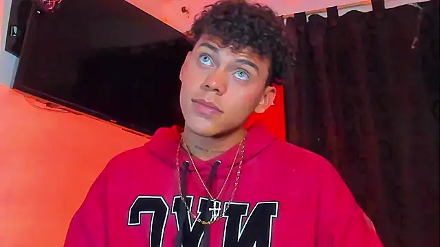 Snapshot of visaelX chatting on 12.24.24 visaelX online show from 12.24.24