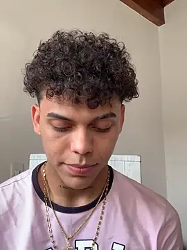 Snapshot of visaelX chatting on 01.04.25 visaelX online show from 01.04.25