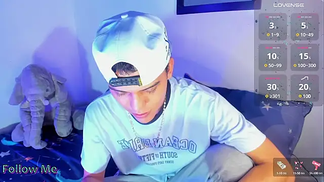 Snapshot of visaelX chatting on 03.10.25 visaelX online show from 03.10.25