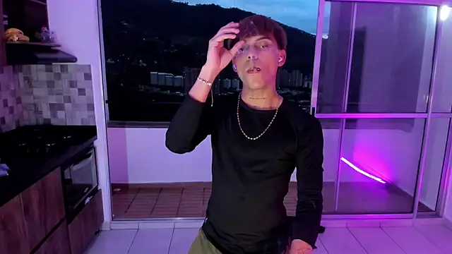 Snapshot of visaelX chatting on 09.28.25 visaelX online show from 09.28.25