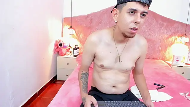 Derek and Skarlet online show from 02.05.26