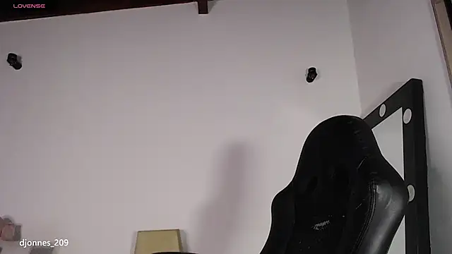 Snapshot of DilanJonnes_ chatting on 05.30.26 DilanJonnes online show from 05.30.26