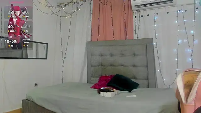 Snapshot of emy_0 chatting on 12.31.24 emy 0 online show from 12.31.24