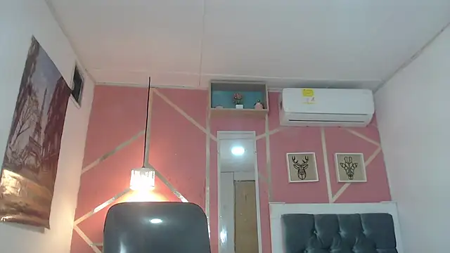 Snapshot of emy_0 chatting on 02.21.25 emy 0 online show from 02.21.25