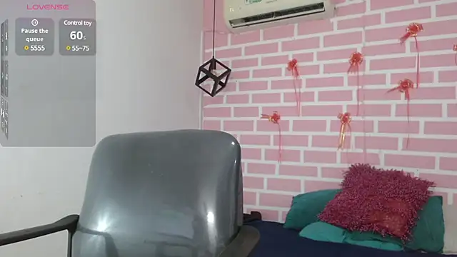 Snapshot of emy_0 chatting on 03.01.25 emy 0 online show from 03.01.25