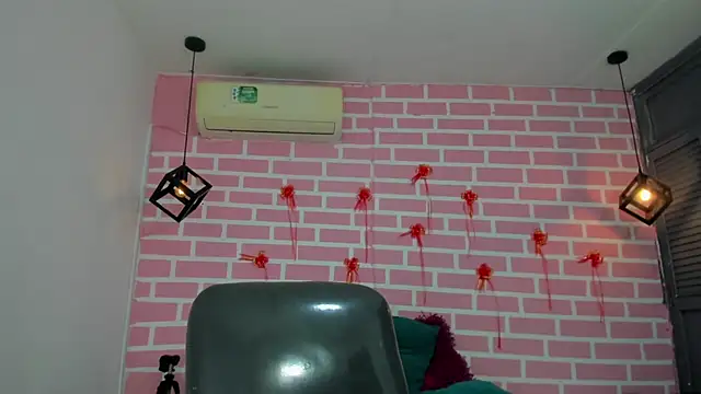 Snapshot of emy_0 chatting on 03.06.25 emy 0 online show from 03.06.25