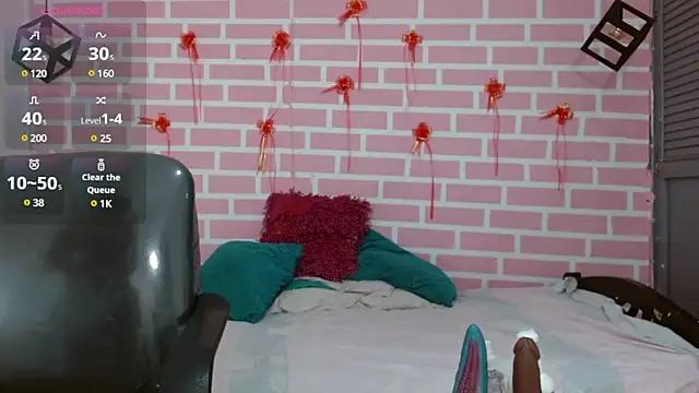 Snapshot of emy_0 chatting on 03.10.25 emy 0 online show from 03.10.25