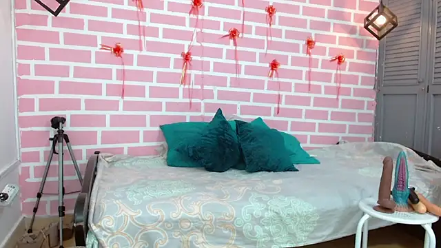 Snapshot of emy_0 chatting on 03.13.25 emy 0 online show from 03.13.25