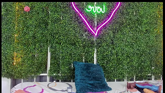 Snapshot of emy_0 chatting on 03.14.25 emy 0 online show from 03.14.25