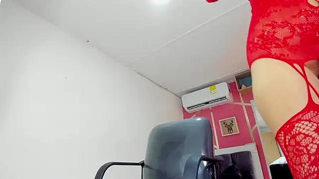 Snapshot of emy_0 chatting on 03.20.25 emy 0 online show from 03.20.25