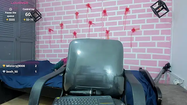 Snapshot of emy_0 chatting on 03.23.25 emy 0 online show from 03.23.25