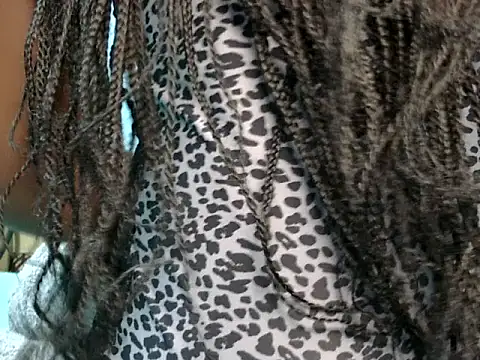 Snapshot of medinahswee chatting on 10.21.25 medinahswee online show from 10.21.25