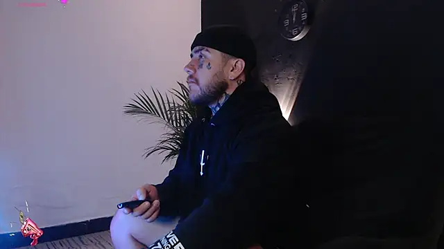Snapshot of Ash_gusbig chatting on 02.15.25 Ash gusbig online show from 02.15.25