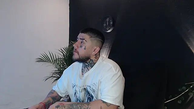 Snapshot of Ash_gusbig chatting on 02.27.25 Ash gusbig online show from 02.27.25