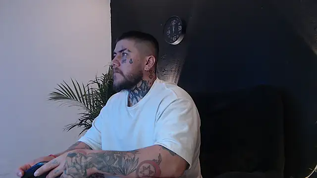 Snapshot of Ash_gusbig chatting on 03.16.25 Ash gusbig online show from 03.16.25