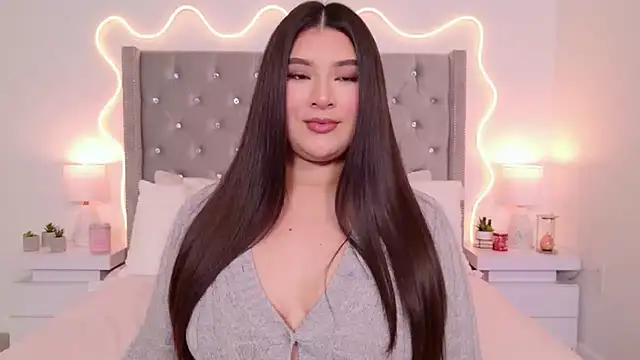 JuliaSUMMERS2022 online show from 03.31.26